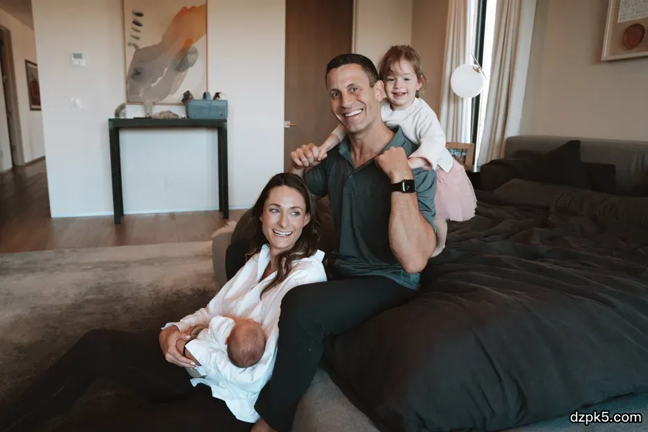 Garrett Adelstein与妻子孩子