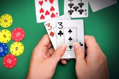 德州扑克翻牌拿着小于牌面的“低对”怎么玩？