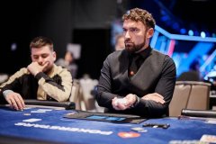 当发牌员失误，亮出了你需要的牌，这手牌到底